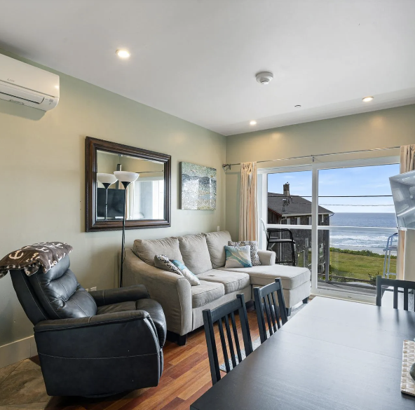 Room 6 living and dining area